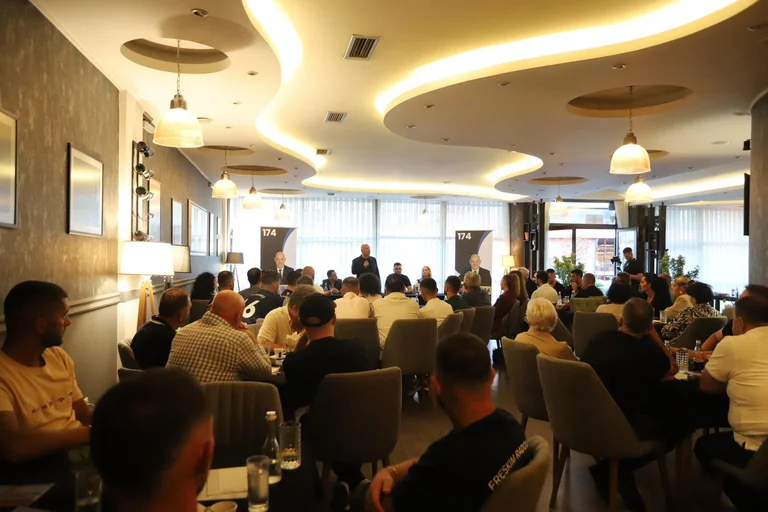 Ardian Gjini, Gjakova'daki yerel topluluğu ziyaret ediyor: önemli altyapı aşamalarını kapatmaya hazır