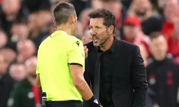 Diego Simeone Faces U Sentence EFA na botsing met een Liverpool fan