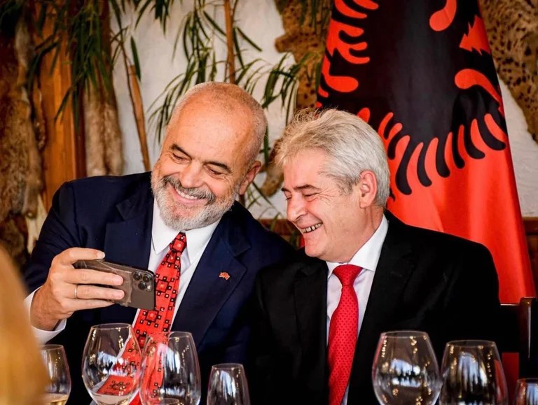 Ahmeti Rama'yı tebrik ediyor: Bugün, Avrupa Arnavutluk'tan daha fazla vatanseverlik eylemi yok