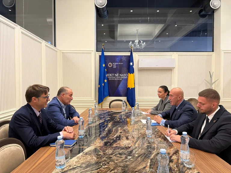 Haradinaj reúne-se com o conselheiro da UE: