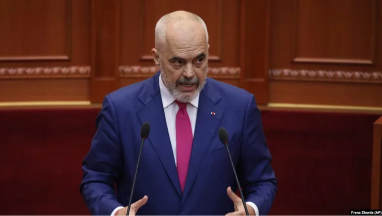 Midt i spændingerne, programafstemning, sammensætningen af Albaniens nye regering