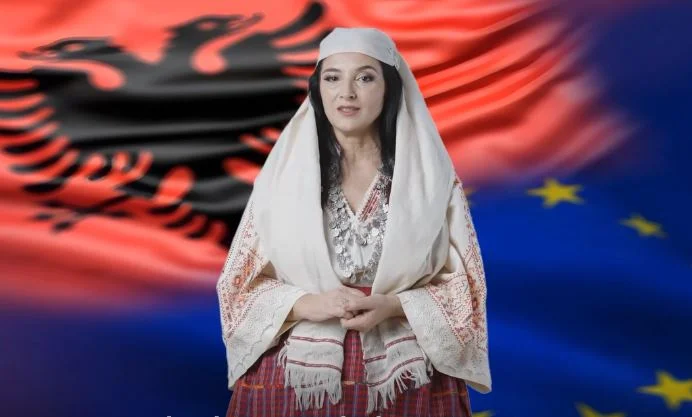 Duminica devine un profil Facebook, acesta este primul său mesaj