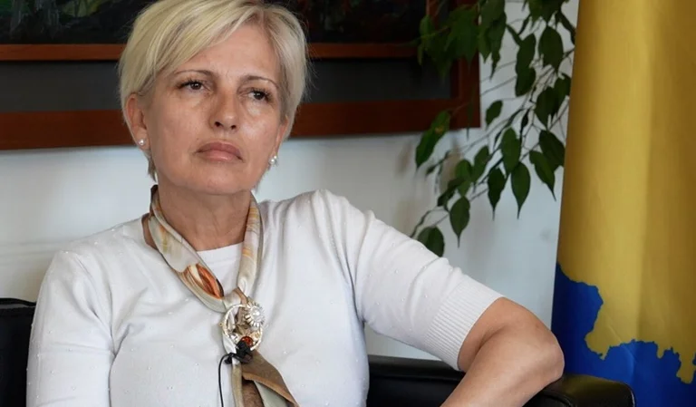 Şeful adjunct al lui Leposavisic arestat, a bătut o femeie în centrul municipalităţii.