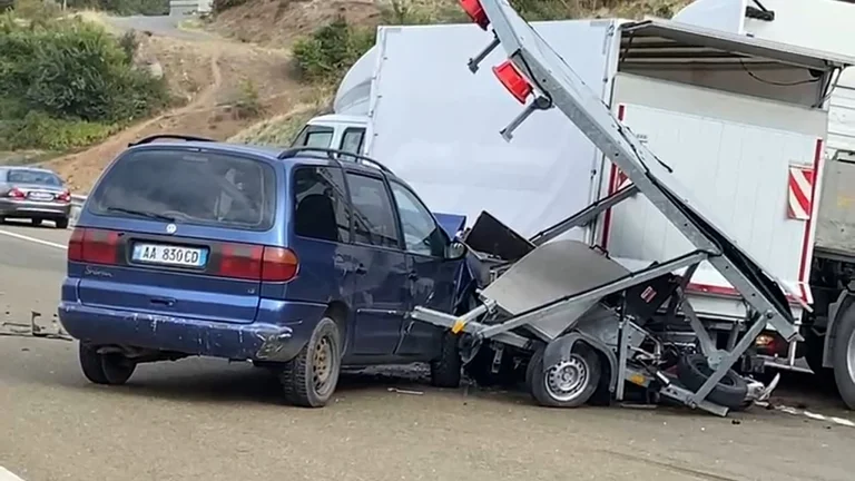 The route to the direction of Vremica is set free after the eight - car chain accident