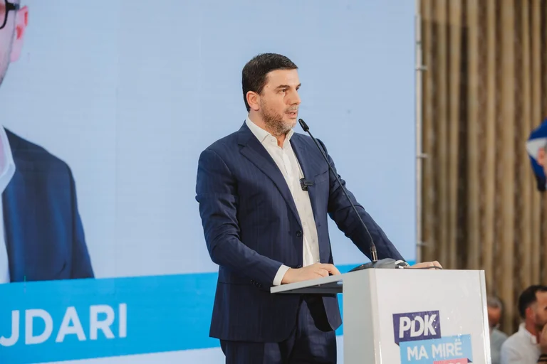 Krasniqi messaggio da Drenasi a rivali PDK: Chiunque cerchi di dividere questa casa è contro se stesso.