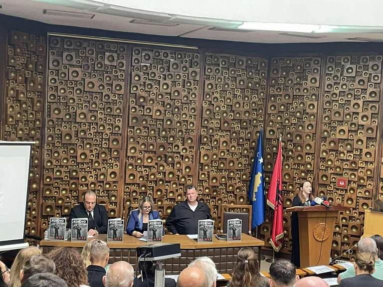 Fotografie ca dovadă a genocidului sârbesc este promovată de reporterul fotograf danez Kosovo