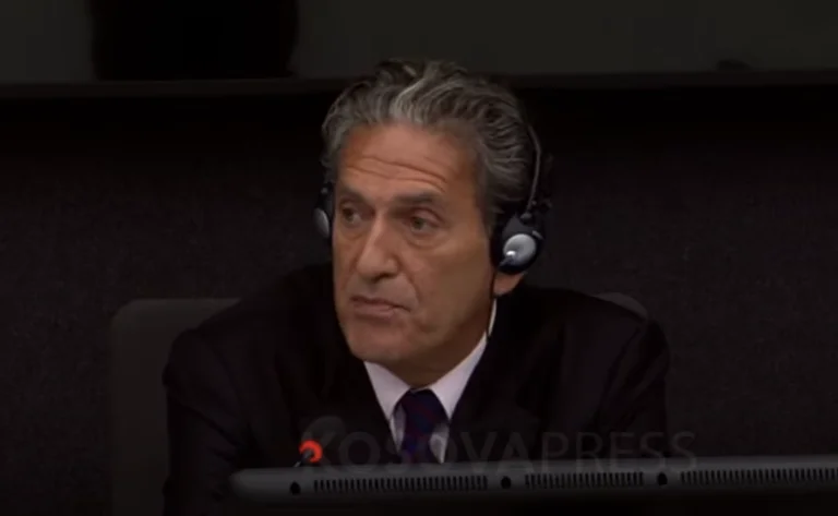 Albright l-a ameninţat şi pe Thaci.