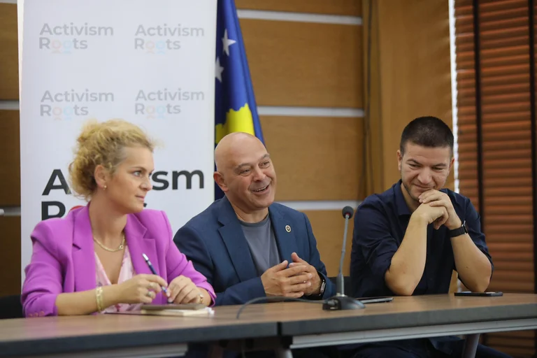 Ginny: Bursele Chevanning, oportunitatea incredibilă pentru studenţii kosovari, devin parte din 10 beneficiari