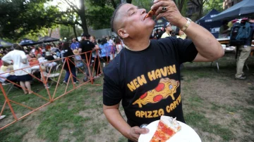 Connecticut breaks record for world's largest pizza party