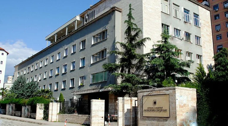 Insultarea studenţilor minori, procurorul Korca îl trimite pe profesor la proces
