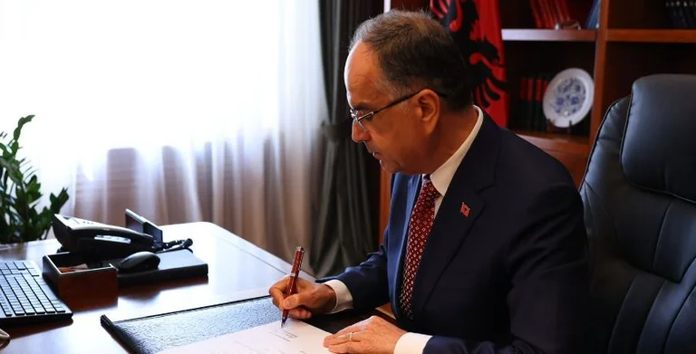 El nuevo gabinete, Begaj decreta el gobierno
