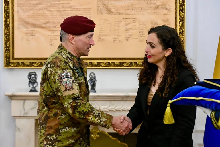 Osman splits the Military Presidency Medal in recognition of KFOR's Bardon