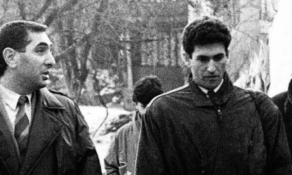 Photo rare lorsque James Rubin a visité la colline Trima à Pristina en 1991