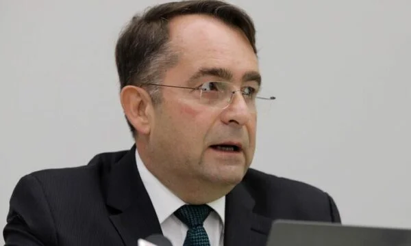 Peci: VV contribue à la division de notre pays