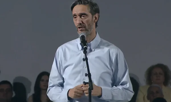 Pont Ismaili avec des appels émotionnels: Notre Pristina est au-dessus des divisions du parti!