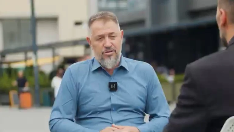 Sami Lushtaku pour la brochure de Dimal Basha pour l'UCK : C'est la même langue avec les Serbes de Belgrade