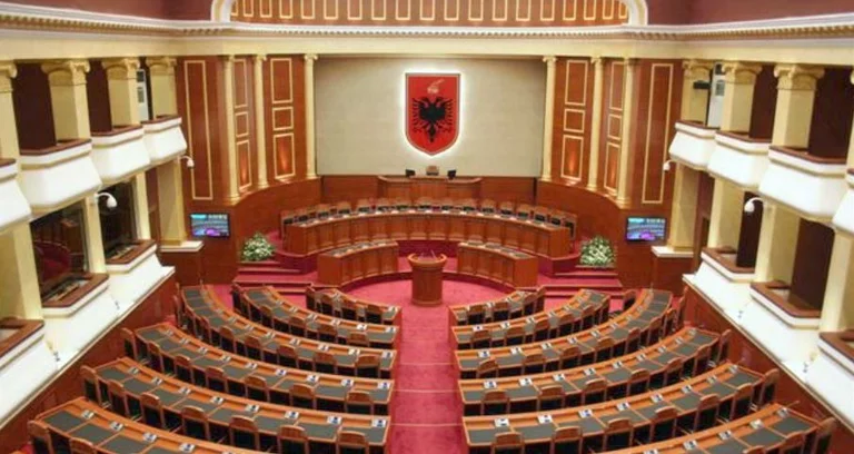 Az albániai parlament (% s 's' 11.