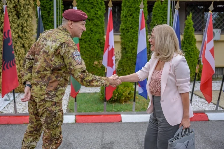 Kosovo-Serbia dialog, ämnesdiskussion mellan Bardon och grekisk ambassadör