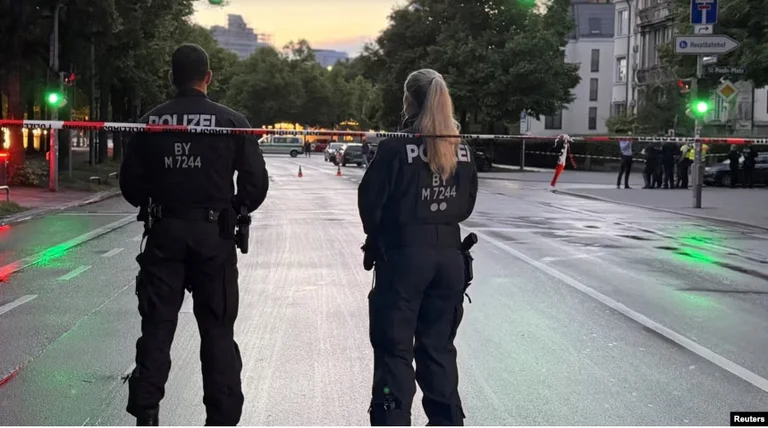 Tysk polis tror att den unge Kosovo-mannen som slaktade läraren begick handlingen för religiösa motiv.