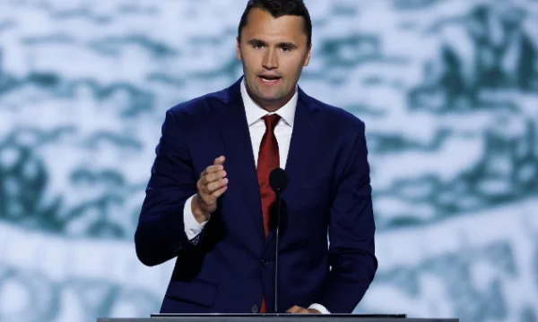CNN rapporte : Charlie Kirk, allié Trump, est abattu lors d'un événement en Utah