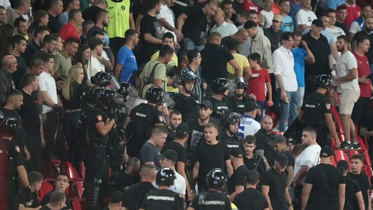 Appels racistes et bannières contre le Kosovo - La Serbie devrait être punie par la FIFA après le match avec l'Angleterre