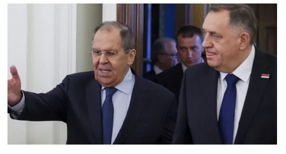 Lavrov backar Dodik, skyller på väst för Bosniens kris