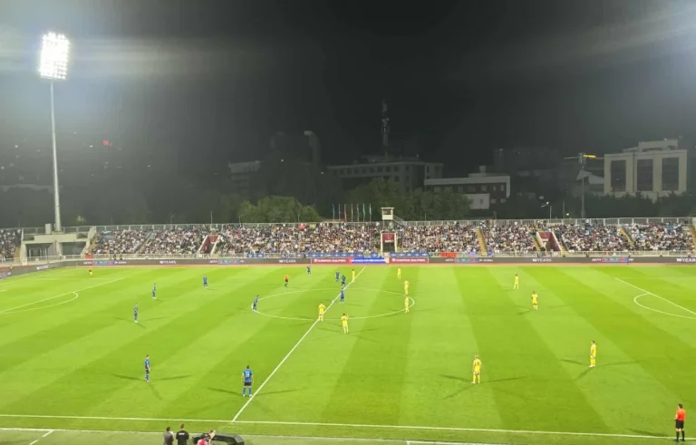 Kosovo, Suède, début du match
