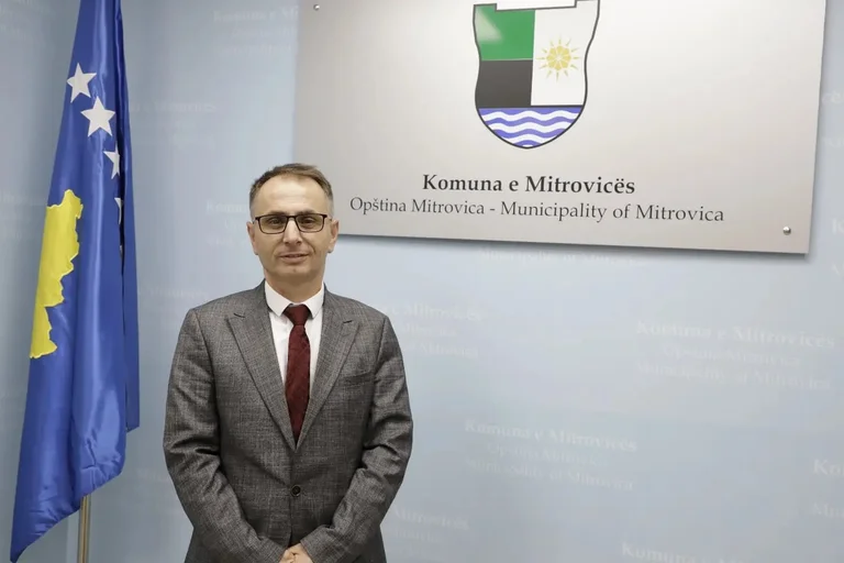 Mitrovica kommuntjänsteman arresterades påstås ha orsakat budgetskador