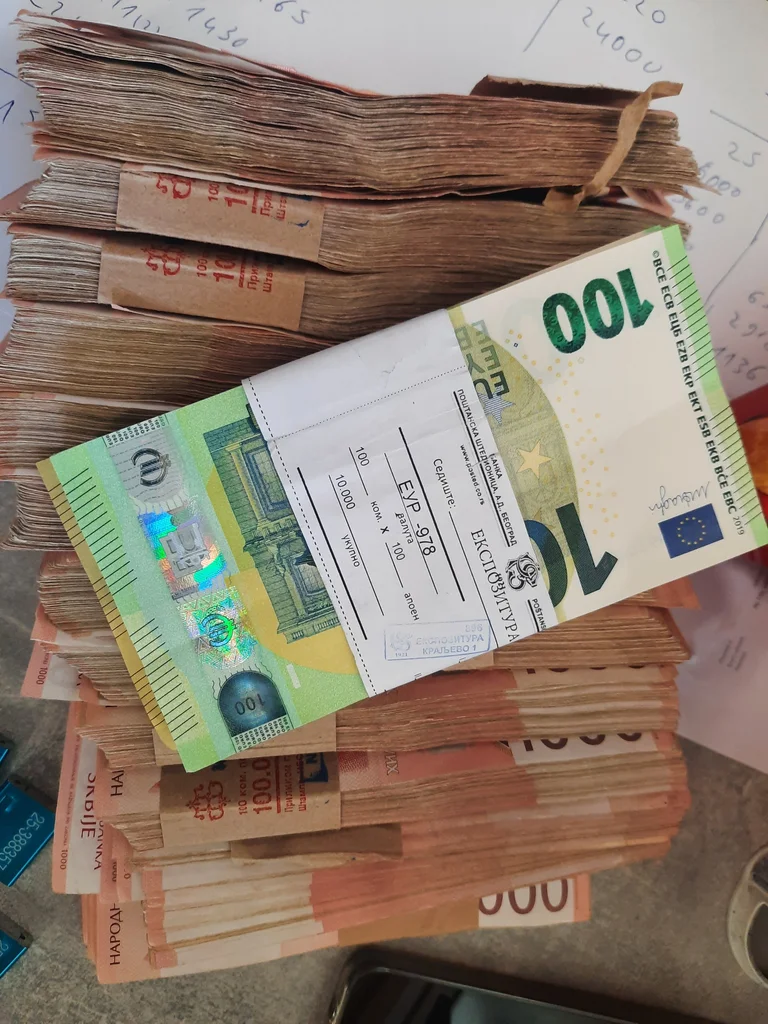 Un citoyen serbe à Jarinje, près de 20 000 euros non déclarés
