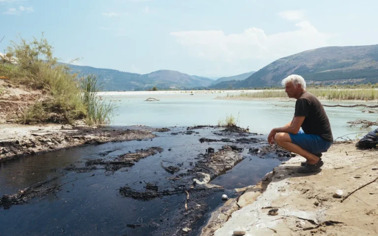 La pollution de Sushica menace la rivière Vjosa