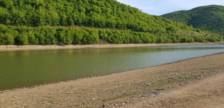 Rreth 3 mijë anëtarë bashkohen për ta ndaluar degradimin e Liqenit të Badovcit