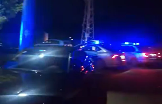 Подозреваемый в убийстве все еще в бегах