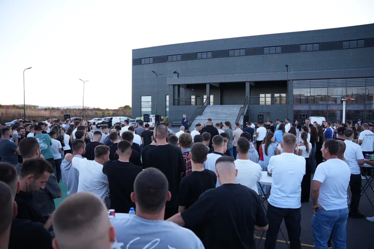 Imri Ahmeti s'assemble avec des jeunes: Ensemble nous construisons un Lipjan où chaque jeune a des raisons de rester