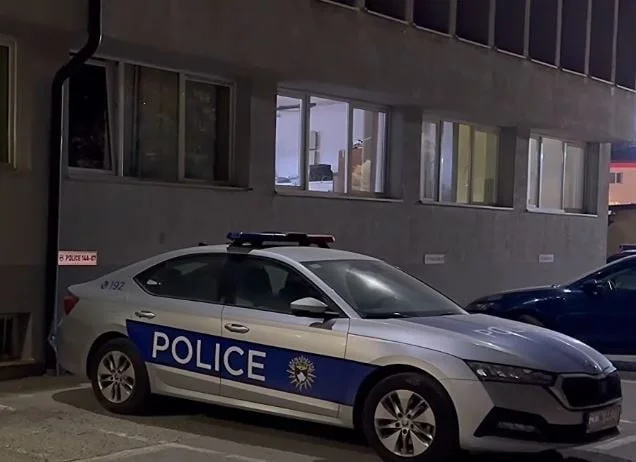 He physically assaulted his minor son in Ferizaj, accompanied by police