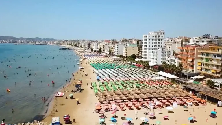 18-årigt turistvåld italiensk media rapporterar tung händelse på Durres strand