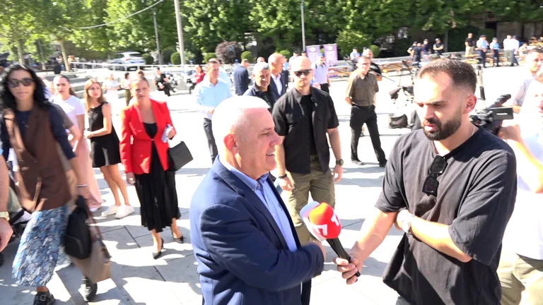 Se le pregunta a Svechla sobre la constitución: Estamos arruinando el cumpleaños de la policía.