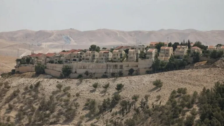 Emirati Arabi Uniti Warn Israele