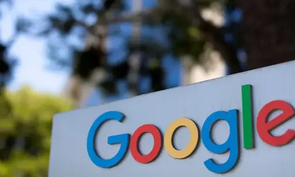 Bee Google и неговите услуги, включително YouTube и Gmail