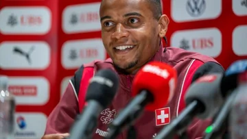 アカンジは、コソボに立ち向かってスイスを離れるレオン・アヴドゥ・ゴッドを選ぶことを語る
