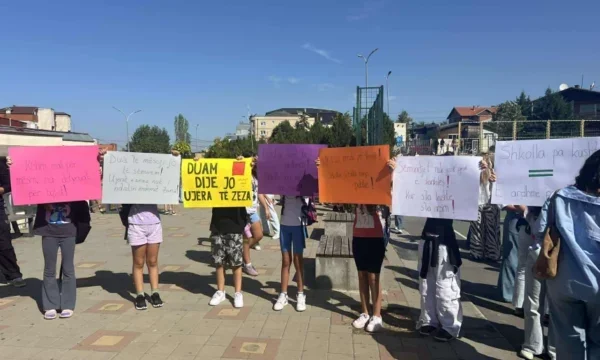 “d kennis, niet rioolwater”, studenten boycotte leren omdat de school ontvangen hen door channeling