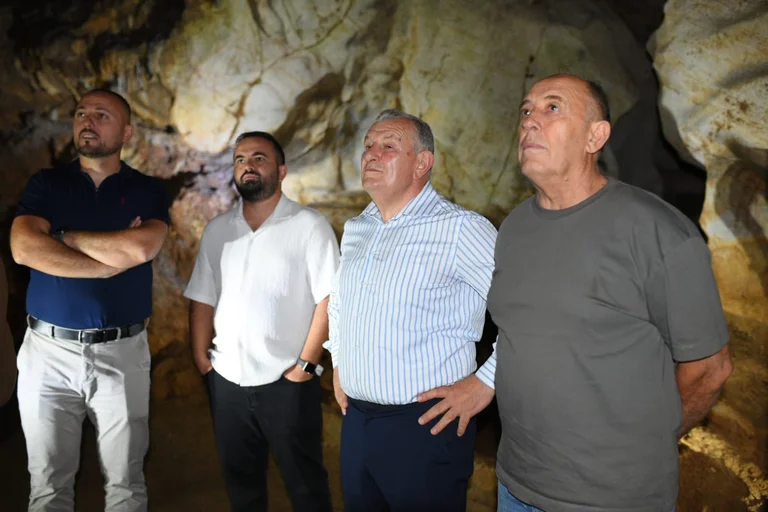 Buja visits Gadima Cave, vows investment in infrastructure and promotion on international market