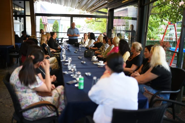 Boña ha un appuntamento con le donne a Lipjan: Dedicato alla politica che potenzia le donne in ogni senso