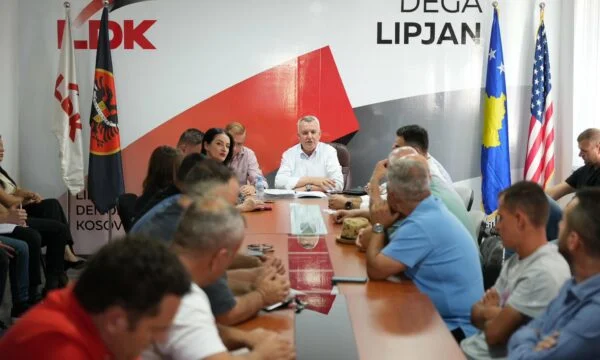 Imri Ahmeti trifft sich mit dem LDK-Branchenstab in Lipjan: Wir gehen mit einem klaren Programm vor den Bürgern aus.
