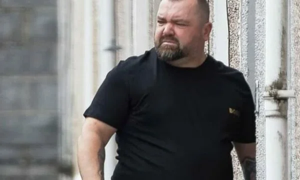 “Daily Mail” för albanska från Berat: Hur återvände han till Storbritannien efter sin utvisning?
