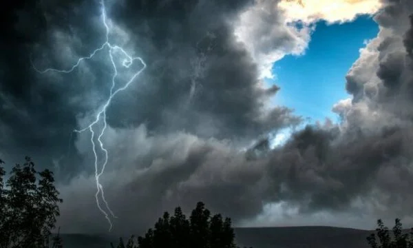 高輝度降雨、ティラナ市役所は市民に訴えています:不必要な動きを無効にします