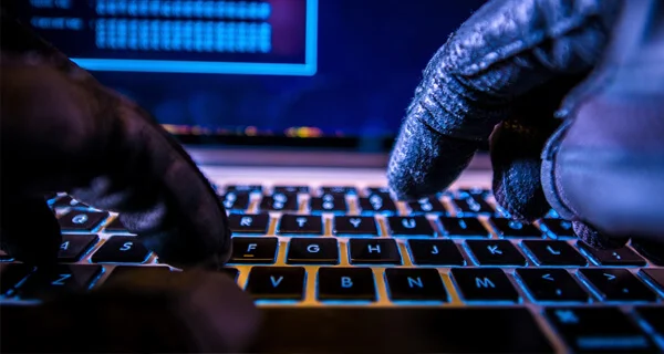 Onlinebedrägeri med givande spel varnar AIP medborgare