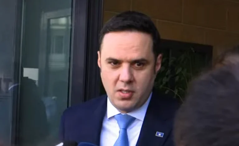 EU fortsätter att pressa den serbiska staten