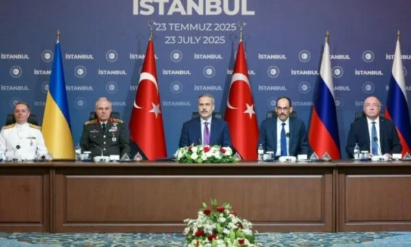 Den turkiska utrikesministern visar vad Ryssland vill stoppa attacken i Ukraina