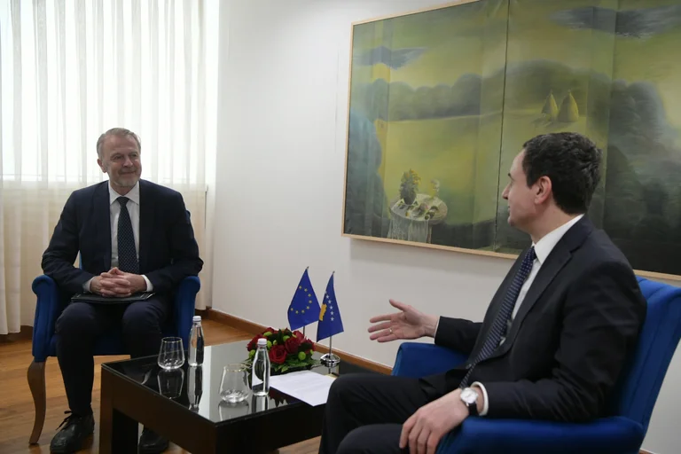 移民政府はEUに課題を抱えています:クトルトとのミーティングを望む人は、首相のオフィスに来るべきです