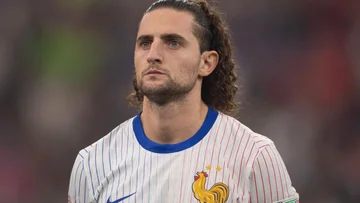 マルセイユの問題, しかし、ラビスは9月の試合のためにフランスから招待されます.